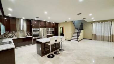 Main picture of 1094 Redwood St