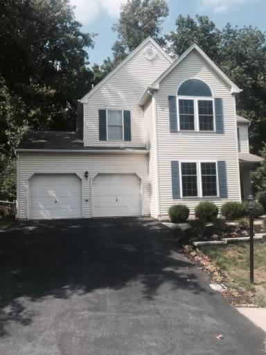 Main picture of 914 Kings Arms Dr