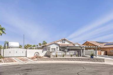 Main picture of 7520 Barbie Ave