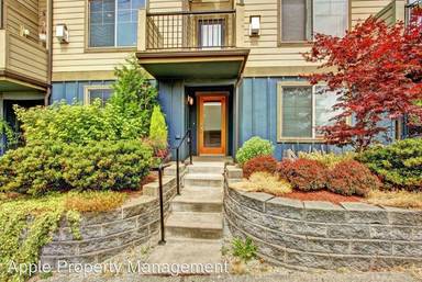 Main picture of 303 16th Ave S