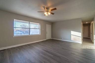 Main picture of 2700 Iris Way