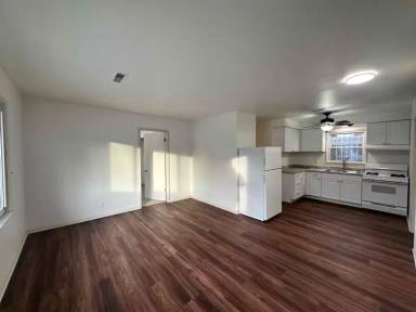 Main picture of 221 S Rosemary St