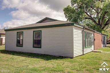 Main picture of 1014 S Everett St