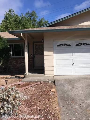Main picture of 123 Lark Center Dr