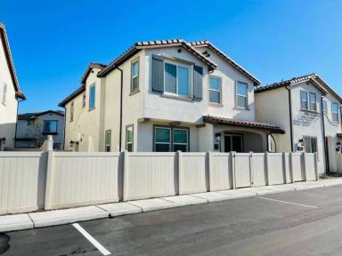 Main picture of 45461 Calle Cirros