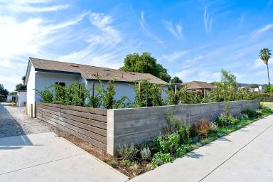 Main picture of 466 W Washington Blvd