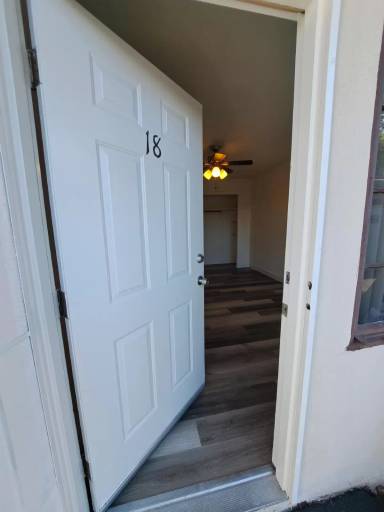 Main picture of 911 W Angeleno Ave