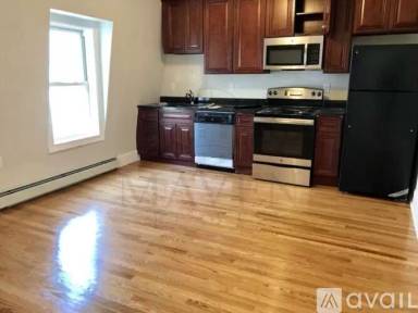 Main picture of 77 Walnut St