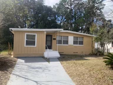 Main picture of 4404 Trenton Dr N