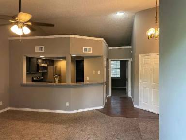 Main picture of 7979 Skillman St