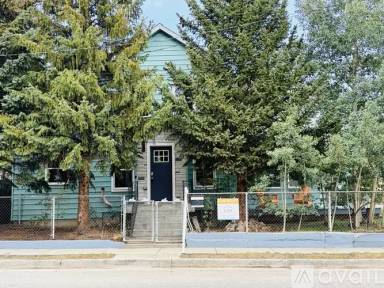 Main picture of 610 Poplar St