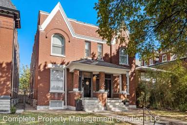 Main picture of 2125 Russell Blvd