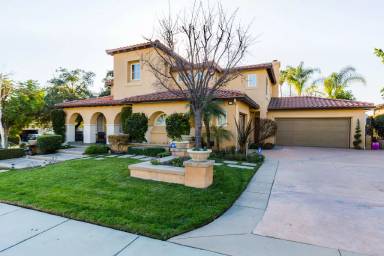 Main picture of 233 Grand Oaks Dr