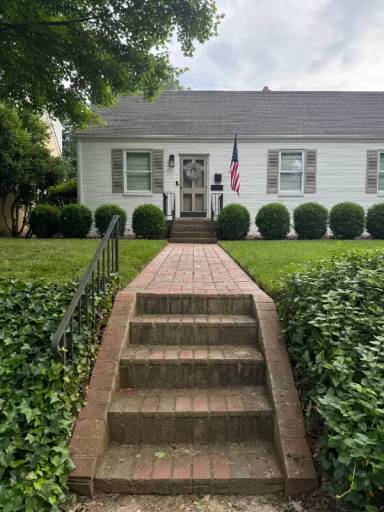 Main picture of 4707 W Franklin St