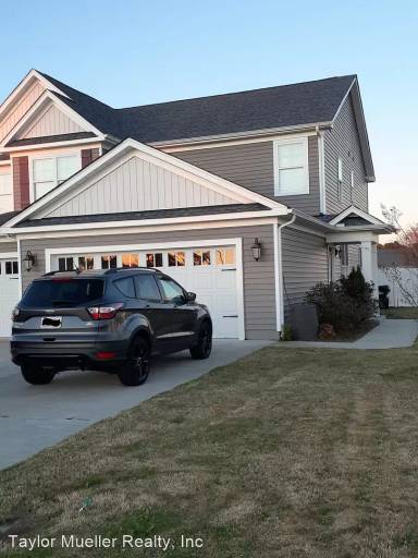 Main picture of 114 Spinnaker St