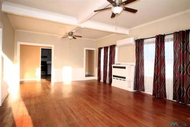 Main picture of 701 N Lea St