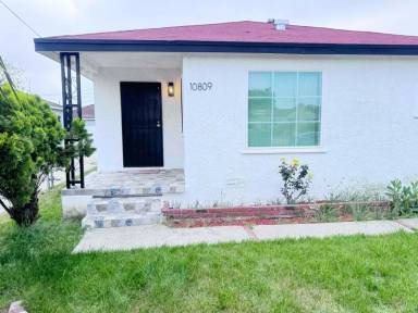 Main picture of 10809 Yukon Ave