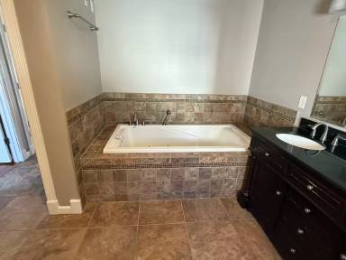 Main picture of 233 Country Club Rd