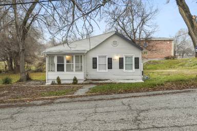 Main picture of 904 Lafayette Ave