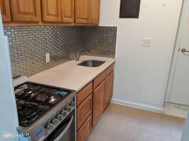 Main picture of 135 Amsterdam Ave