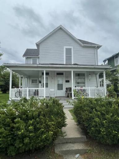 Main picture of 1021 E Willard St