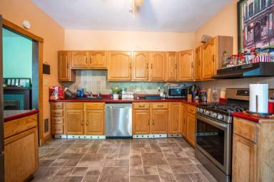 Main picture of 1215 King St