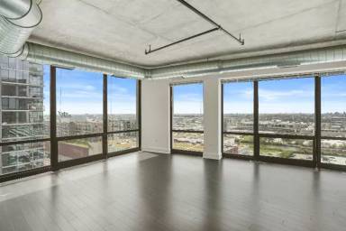 Main picture of 901 S Clark St