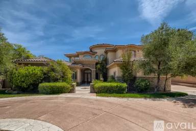 Main picture of 2 Bloomfield Hills Dr