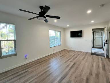 Main picture of 23335 La Crescenta