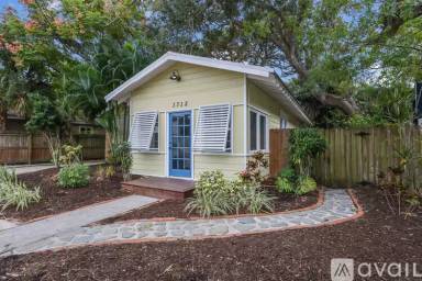 Main picture of 1712 Siesta Dr