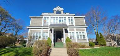 Main picture of 212 Oak St