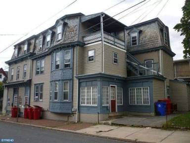 Main picture of 301 N York St