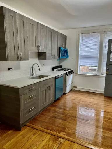 Main picture of 5031 N Harding Ave