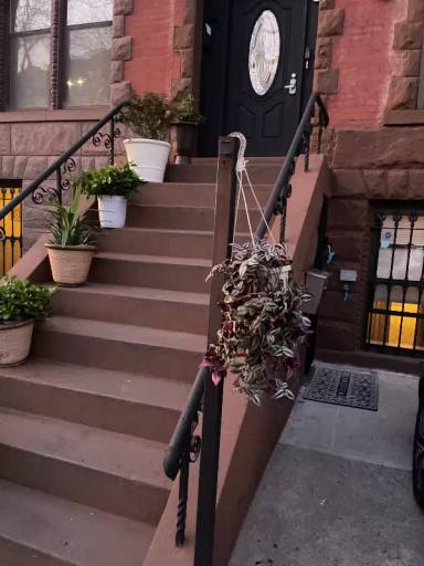 Main picture of 669 Park Pl