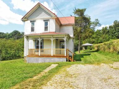 Main picture of 121 Brady Rd