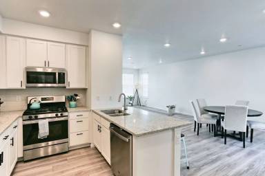 Main picture of 450 Tigercat Way