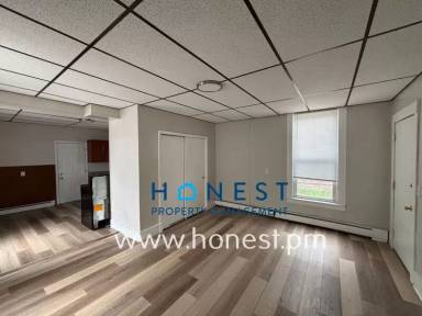 Main picture of 9 Maple St