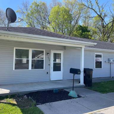 Main picture of 208 W Court Dr