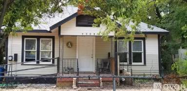 Main picture of 9008 East Dr