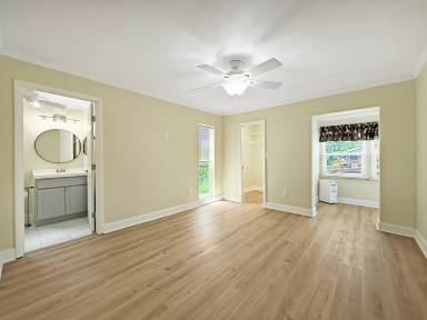Main picture of 4533 Marine Pkwy