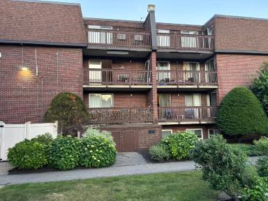 Main picture of 144 Kenrick St