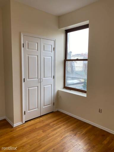 Main picture of 207 W 11th St