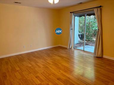 Main picture of 392 Gardners Cir