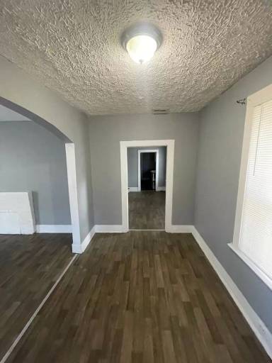 Main picture of 1072 Scriven St