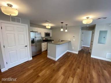 Main picture of 725 Main St