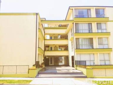 Main picture of 500 Evergreen St