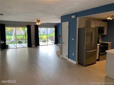 Main picture of SUNSET PARK TOWN HOUSES