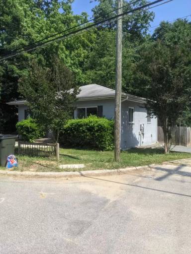 Main picture of 105 W Longview St