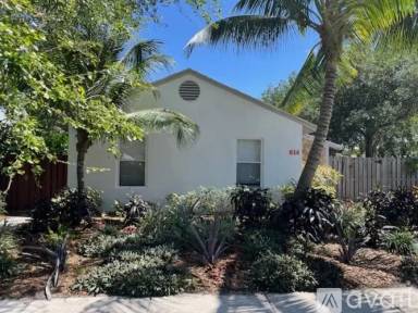 Main picture of 614 Palm St