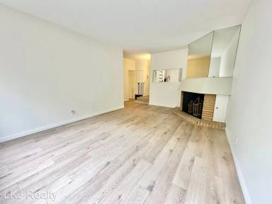 Main picture of 2101 Bay St